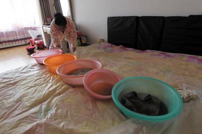 琼海楼上漏水，住户失联，小区没物管，业主维权难！律师来支招……